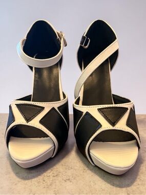 NWOB Women’s Black and White Strappy Peep-Toe Heels